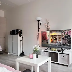 Appartement Lovely Next To The Metro Station And Shopping Malls - 16mins To Center, Convenient, Peaceful, Helsinki